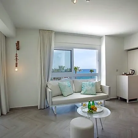 Infinity Blu - Designed For Adults By Louis 4*