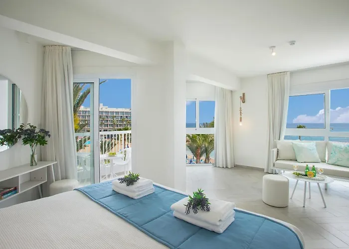 Отель Infinity Blu - Designed For Adults By Louis