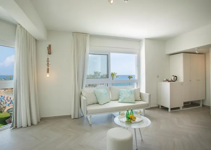 Отель Infinity Blu - Designed For Adults By Louis